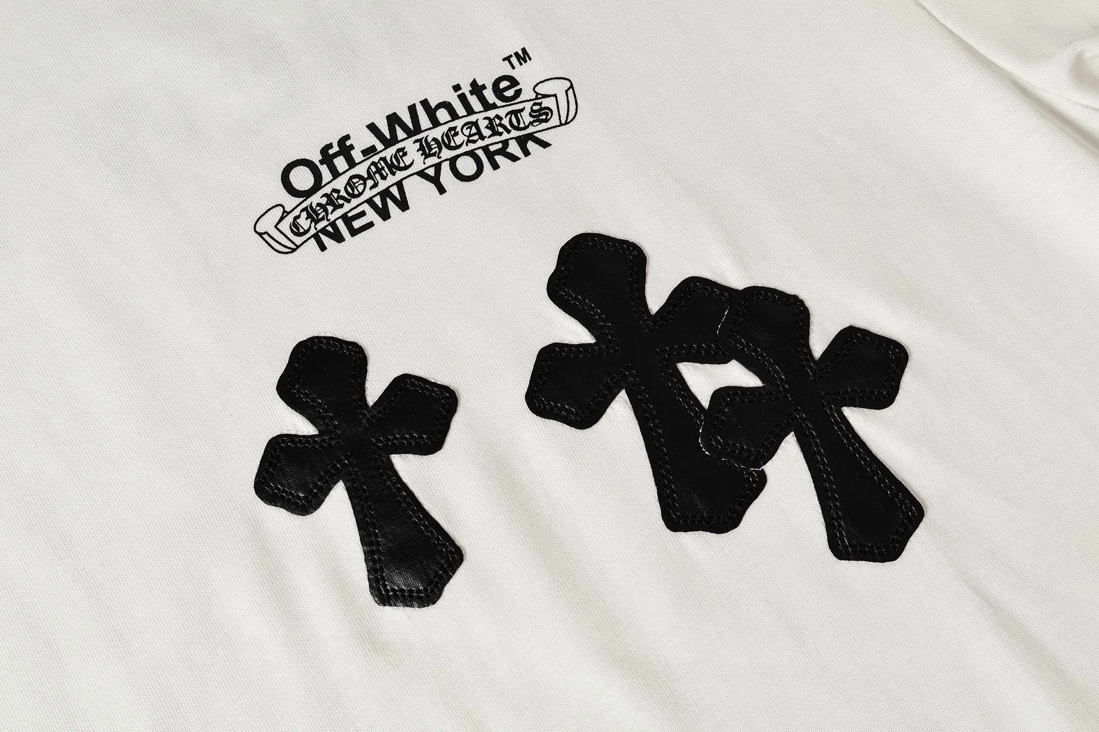 P150 Cross-border model, please do not place an order if you are pursuing quality - Chrome Hearts/Chrome Hearts joint Off white cross-leather short-sleeved T-shirt - High weight, high density, high quality, soft, delicate and skin-friendly wool, soft and silky to the touch, excellent warmth and skin-friendly properties - Custom-woven and custom-dyed, no color difference, no matter the fabric or workmanship details, beat the ordinary version on the market -Colour: black white -Size: S M L XL